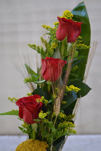 Cargar imagen en el visor de la galería, Ramo de 3 rosas