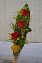 Cargar imagen en el visor de la galería, Ramo de 3 rosas