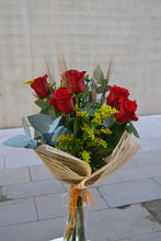 Cargar imagen en el visor de la galería, Ramo de 6 Rosas