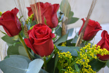 Cargar imagen en el visor de la galería, Ramo de 6 Rosas