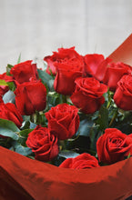Cargar imagen en el visor de la galería, Ramo de 12 o 24 Rosas Rojas