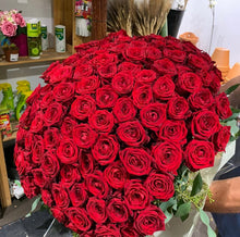 Cargar imagen en el visor de la galería, Ramo 101 Rosas Premium XL
