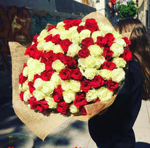 Cargar imagen en el visor de la galería, Ramo 101 Rosas Premium XL
