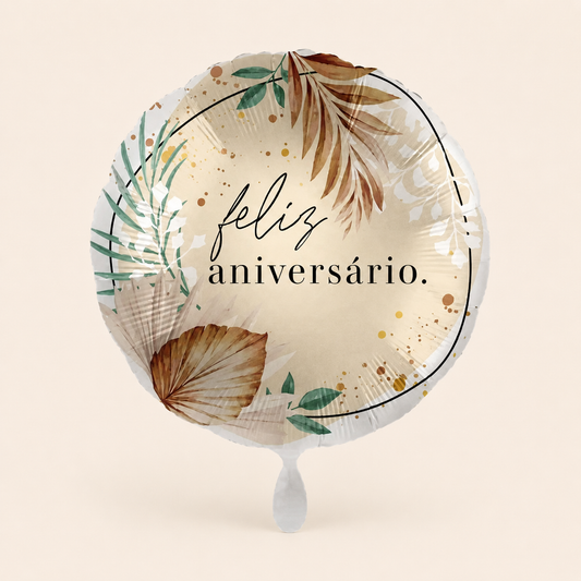 Globo de helio Feliz Aniversario sobre fondo beige claro