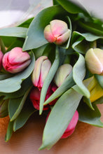 Cargar imagen en el visor de la galería, Pomo de tulipanes
